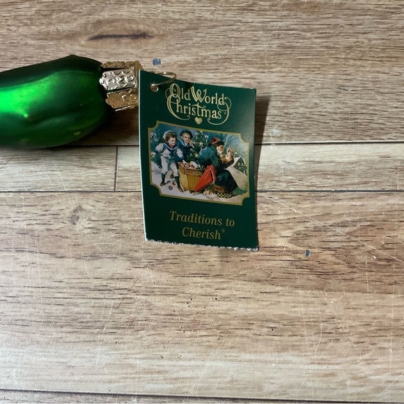Old World Christmas Sweet Pickle Tree Ornament Glass Hanging Gherkin Dill Food - Picture 5 of 7